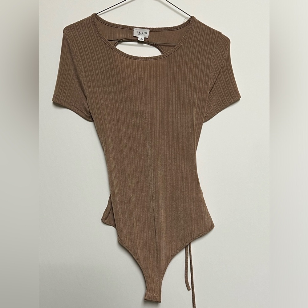 LELIS TAN RIBBED BODYSUIT SHORT SLEEVE SIZE M - Picture 3 of 6